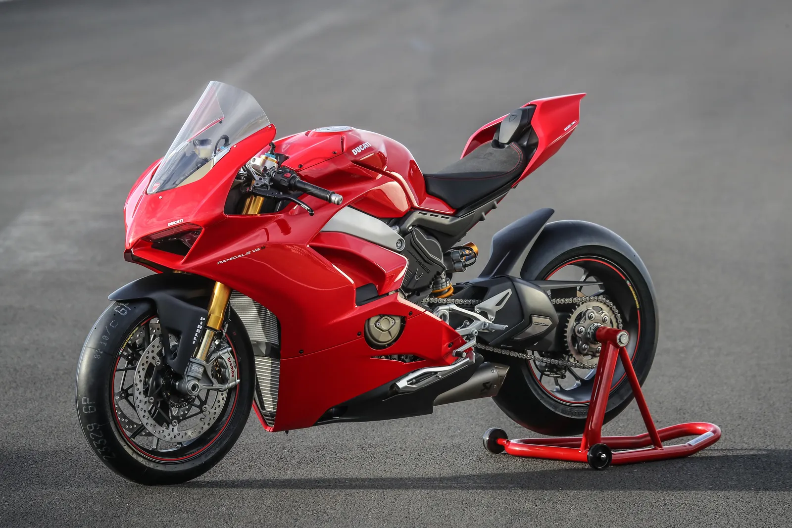 2025 Ducati Panigale V4 and Keeway K300 SF – A Comprehensive Comparison